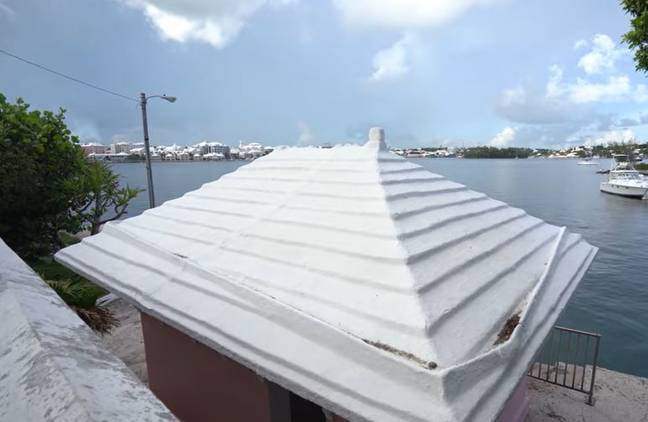 Bí ẩn những mái nhà màu trắng toát trên đảo quỷ Bermuda - Ảnh 4.