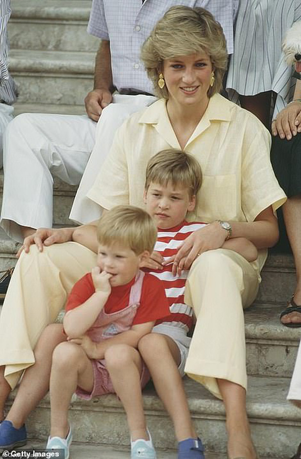 Anh em Hoàng tử Anh lạnh nhạt ngay trước buổi lễ quan trọng tưởng nhớ Công nương Diana - Ảnh 3.