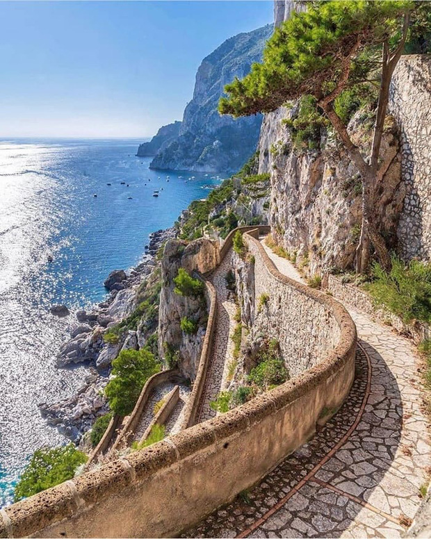 Choáng ngợp Capri - hòn đảo không Covid-19 ở châu Âu, điểm nghỉ dưỡng siêu cao cấp của người giàu trời Tây - Ảnh 4.