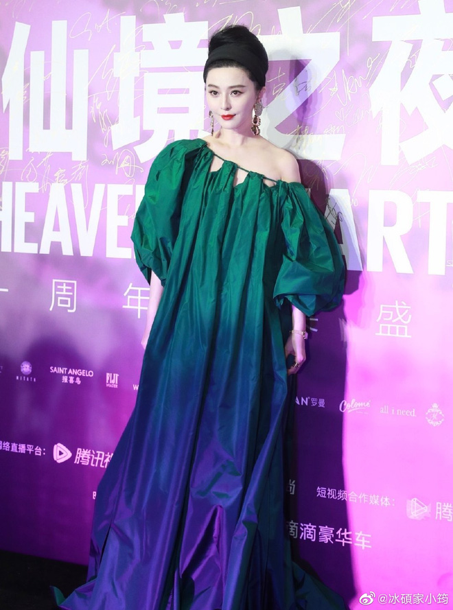  Thế nào là đẳng cấp Phạm Băng Băng? Mặc đồ như trùm mền nhưng thần thái, visual cân tất, bảo sao đàn em chạy dài  - Ảnh 1.