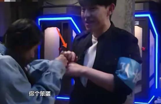  Nghi vấn Dương Mịch đang hẹn h&ograve; với Đặng Lu&acirc;n, soi 1001 khoảnh khắc t&igrave;nh bể b&igrave;nh giữa 2 người l&agrave; thấy c&oacute; vấn đề  - Ảnh 6.