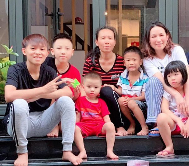 Cuộc sống của Hồ Văn Cường đã thay đổi thế nào từ khi làm con nuôi Phi Nhung, cứ nhìn căn nhà cấp 4 năm xưa là biết! - Ảnh 6.