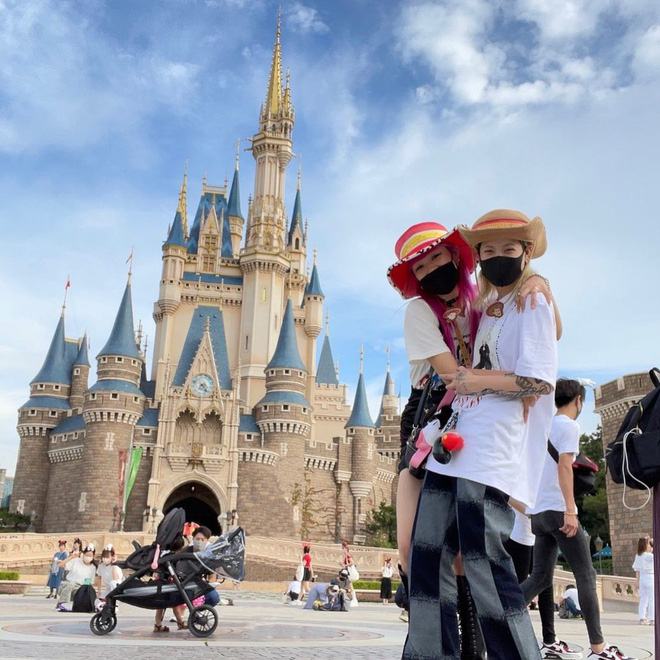 Chuyện hy hữu ở công viên Disneyland: Một bà mẹ đang cho con ti sữa thì bị bảo vệ ngăn cấm, nói ở đây tụi tui không làm vậy - Ảnh 3.