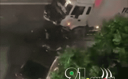 Khoảnh khắc ô tô 4 chỗ gây tai nạn liên hoàn trên phố Hải Phòng, nhiều người thương vong