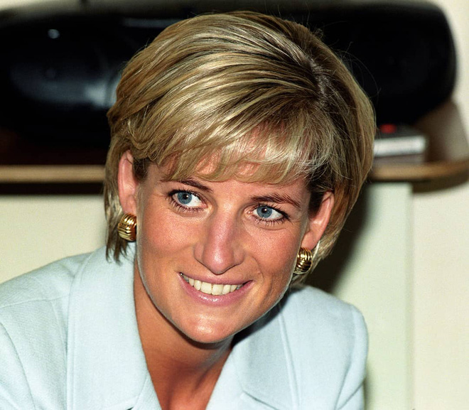 Không bao giờ mất đi vẻ nữ tính dù cắt tóc ngắn ngủn, bí kíp của công nương Diana chỉ có 2 điều - Ảnh 10.