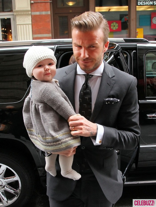 Harper Beckham thay đổi qua 10 năm: Từ bé đã được Tổng biên tập Vogue o bế, đi sự kiện át cả bố mẹ cực phẩm - Ảnh 1.