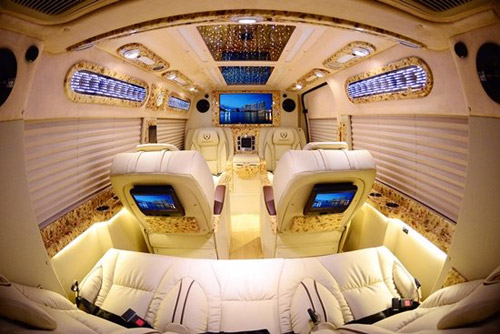 Hoa hậu Thu Ho&agrave;i gi&agrave;u c&oacute; nức tiếng nhưng đầy thị phi v&igrave; li&ecirc;n tục &ldquo;g&acirc;y hấn&rdquo; với nhiều nh&acirc;n vật showbiz - Ảnh 2.