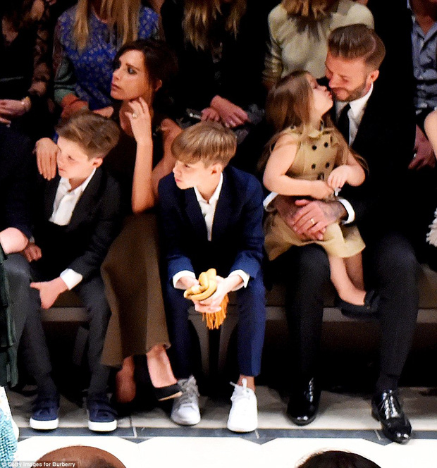 Harper Beckham thay đổi qua 10 năm: Từ bé đã được Tổng biên tập Vogue o bế, đi sự kiện át cả bố mẹ cực phẩm - Ảnh 11.