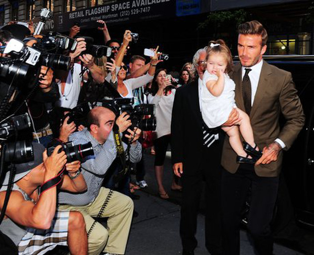 Harper Beckham thay đổi qua 10 năm: Từ bé đã được Tổng biên tập Vogue o bế, đi sự kiện át cả bố mẹ cực phẩm - Ảnh 3.