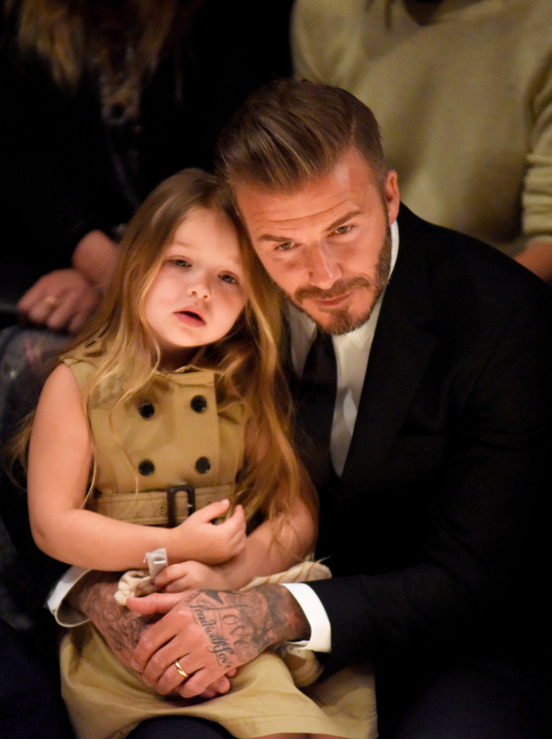 Harper Beckham thay đổi qua 10 năm: Từ bé đã được Tổng biên tập Vogue o bế, đi sự kiện át cả bố mẹ cực phẩm - Ảnh 4.