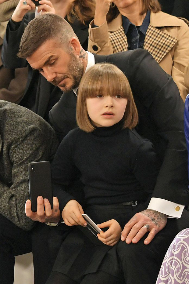 Harper Beckham thay đổi qua 10 năm: Từ bé đã được Tổng biên tập Vogue o bế, đi sự kiện át cả bố mẹ cực phẩm - Ảnh 7.