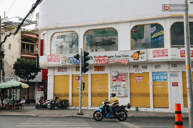Mặt bằng nhà phố trung tâm Sài Gòn “kiệt sức” vì Covid-19: Chi chít bảng cho thuê nhưng chẳng ai ngó ngàng - Ảnh 5.