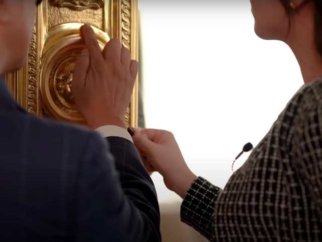 Cận cảnh chiếc gương 2 tỷ trong thiết kế nội thất của Thái Công: Mạ vàng từ đầu đến đuôi, chạm khắc tinh xảo - Ảnh 4.
