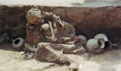 14 thi thể bị chôn vùi 4.000 năm dưới chân công trình, chuyên gia xót xa: Tình mẫu tử thiêng liêng quá! - Ảnh 1.