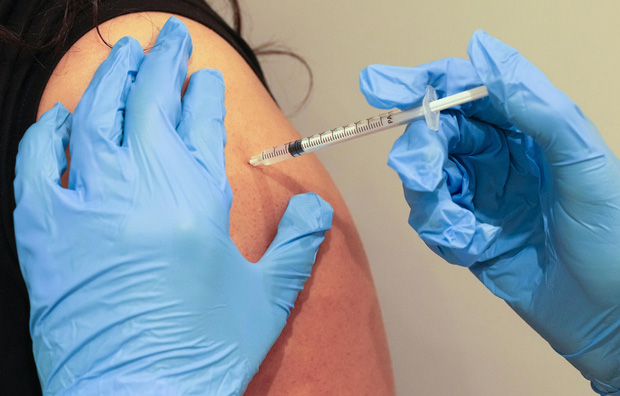 Hà Lan: Số ca COVID-19 tăng 500% sau 1 tuần mở cửa; Thái Lan cân nhắc hạn chế xuất khẩu vaccine AstraZeneca - Ảnh 1.