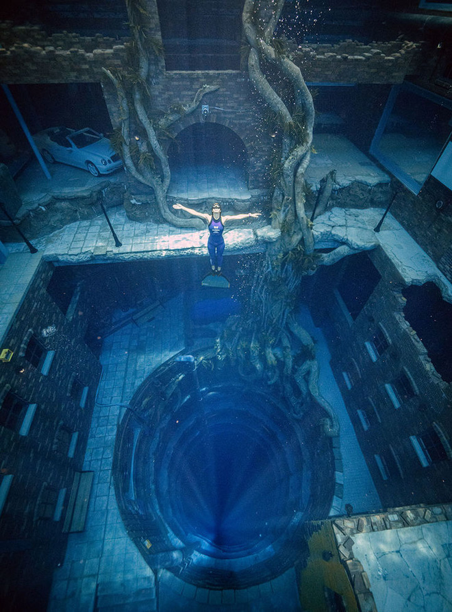 Sử dụng 14 triệu lít nước, Dubai đã xây dựng được hồ bơi sâu nhất thế giới và tái hiện lại lục địa Atlantis đã mất - Ảnh 4.