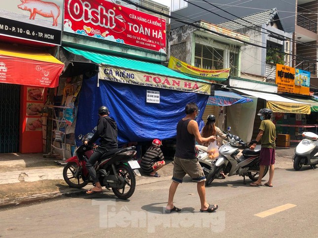 Nở rộ chợ du kích, cửa hàng chui khi TP.HCM giãn cách - Ảnh 2.