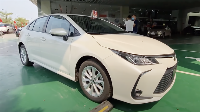 Toyota Corolla Altis 2021 bất ngờ về đại lý ở Việt Nam: Máy 2.0L nhưng nội thất sơ sài hơn Vios bản dịch vụ - Ảnh 2.