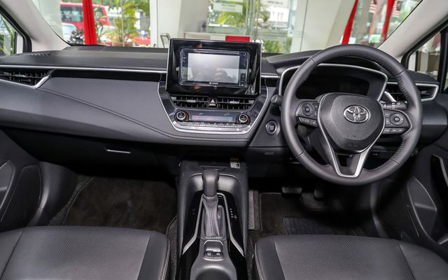 Toyota Corolla Altis 2021 bất ngờ về đại lý ở Việt Nam: Máy 2.0L nhưng nội thất sơ sài hơn Vios bản dịch vụ - Ảnh 5.