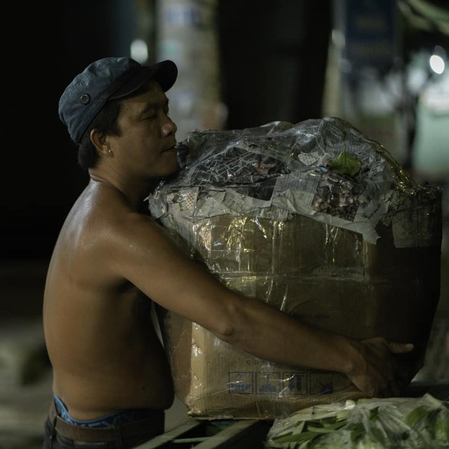 Anh Minh bán rau rơi nước mắt nói về con gái út: Nếu có một điều ước, chỉ ước con bé có thể ở với vợ chồng tôi thật lâu - Ảnh 8.