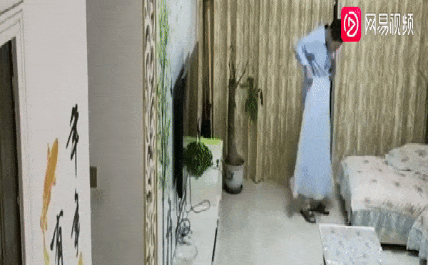 Đặt camera theo dõi, vợ suy sụp khóc cạn nước mắt khi phát hiện bí mật kinh hoàng của chồng