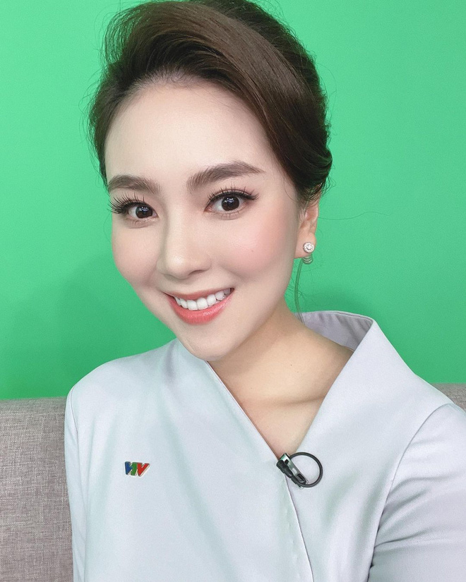 Hoa khôi VTV bị khán giả dìm hàng, chỉ thay đổi một biểu cảm so với ảnh tự đăng là khác hẳn nhau - Ảnh 4.