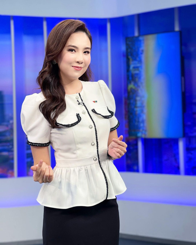 Hoa khôi VTV bị khán giả dìm hàng, chỉ thay đổi một biểu cảm so với ảnh tự đăng là khác hẳn nhau - Ảnh 6.