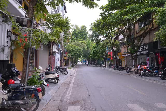 Hình ảnh khu phố cổ Hà Nội vắng tanh như ngày Tết - Ảnh 8.