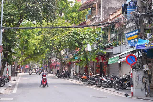 Hình ảnh khu phố cổ Hà Nội vắng tanh như ngày Tết - Ảnh 10.