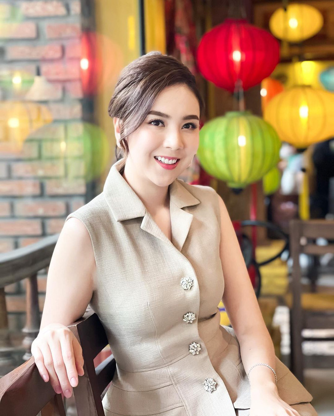 MC “đẹp như tượng” của VTV đáp trả cực gắt khi bị netizen nhắc “sắp già rồi, sinh con thôi” - Ảnh 1.