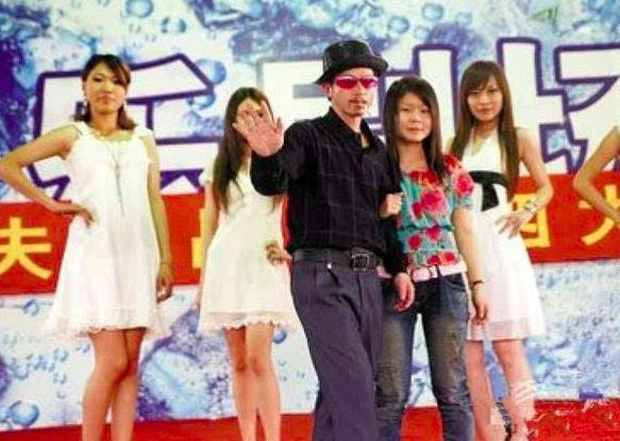 Từng nổi tiếng rầm rộ vì ảnh chụp trộm, “chàng ăn mày đẹp trai nhất Trung Quốc” 11 năm sau có cuộc sống khác hẳn thiên hạ hình dung - Ảnh 4.