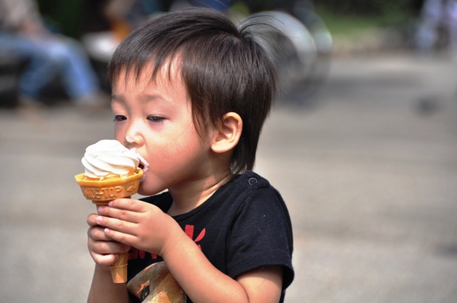 Hỏi con trai có muốn ăn kem không, ông bố giật mình khi nghe câu trả lời - Ảnh 1.