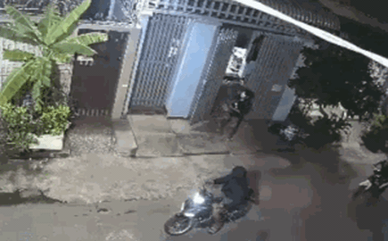 CLIP: Xôn xao kẻ trộm 2 lần đột nhập căn nhà ở Hóc Môn, TP HCM