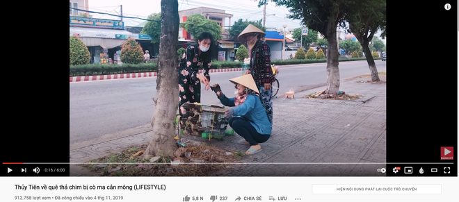 Lùm xùm khắc tên lên mai rùa chưa lắng, Thuỷ Tiên bị netizen khui lại clip treo ngược đàn cò lửa trên ô tô khi mua để phóng sinh - Ảnh 1.