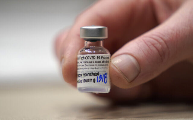 Trung Quốc cân nhắc cho người dân tiêm mũi vaccine thứ 2 bằng vaccine phương Tây: Tại sao? - Ảnh 4. Trung Quốc cân nhắc cho người dân tiêm mũi vaccine thứ 2 bằng vaccine phương Tây: Tại sao? - Ảnh 4.