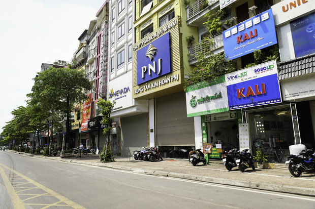 Chủ quán ăn ở Hà Nội trước giờ đóng cửa: “20 năm chưa từng gặp khó khăn như dịch bệnh lần này, càng bán càng lỗ” - Ảnh 11.