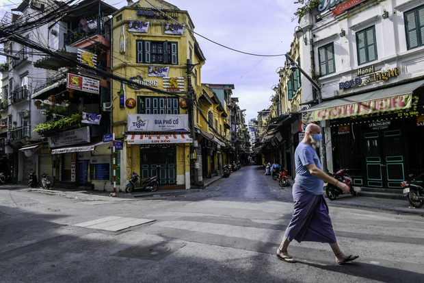 Chủ quán ăn ở Hà Nội trước giờ đóng cửa: “20 năm chưa từng gặp khó khăn như dịch bệnh lần này, càng bán càng lỗ” - Ảnh 6.