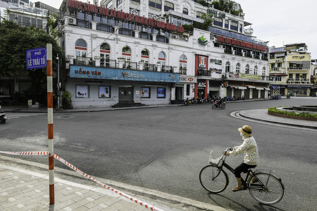 Chủ quán ăn ở Hà Nội trước giờ đóng cửa: “20 năm chưa từng gặp khó khăn như dịch bệnh lần này, càng bán càng lỗ” - Ảnh 7.