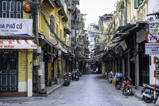 Chủ quán ăn ở Hà Nội trước giờ đóng cửa: “20 năm chưa từng gặp khó khăn như dịch bệnh lần này, càng bán càng lỗ” - Ảnh 9.