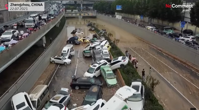 Lũ lụt: Lũ lụt là tai hoạ thiên nhiên không ai mong muốn, nhưng chúng ta có thể học hỏi những bài học quý giá từ đó. Xem hình ảnh lũ lụt để hiểu rõ hơn về sức mạnh của nước và sự chịu đựng của con người trong thời điểm khó khăn.