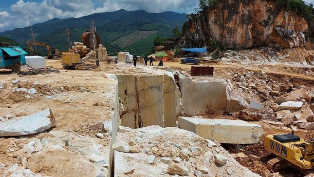 Khởi tố một đại gia tổ chức khai thác đá trái phép ở Nghệ An - Ảnh 1.