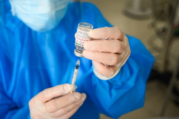 Cách kiểm soát huyết áp cao khi đi tiêm vắc xin Covid-19 - Ảnh 1. Cách kiểm soát huyết áp cao khi đi tiêm vắc xin Covid-19 - Ảnh 1.