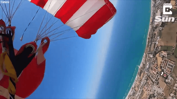 Video: Nhảy từ độ cao 4.000 mét với tốc độ 300km/h mới phát hiện dù hỏng, chàng trai có màn vật lộn giành giật sự sống thót tim cực độ - Ảnh 5.
