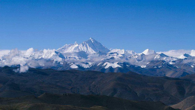 Nhiệt độ đỉnh Everest lạnh đến mức xác chết không phân hủy, liệu di thể người cổ đại có trên đó? - Ảnh 1.