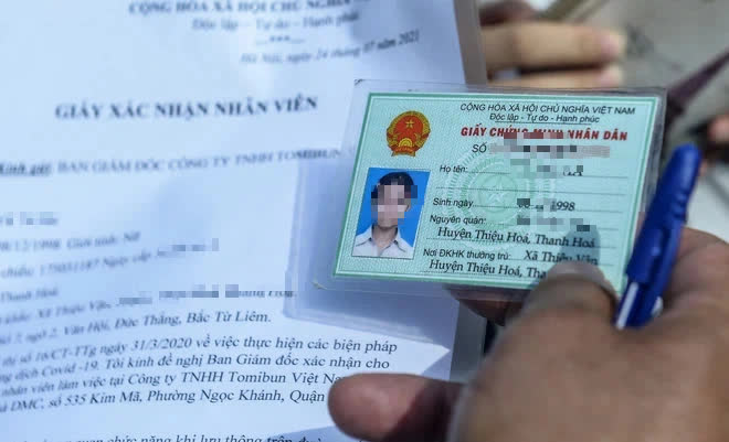 Hà Nội: Phường phát phiếu kiểm soát phòng, chống COVID-19, mỗi nhà chỉ ra đường 1 lần/ngày - Ảnh 9.
