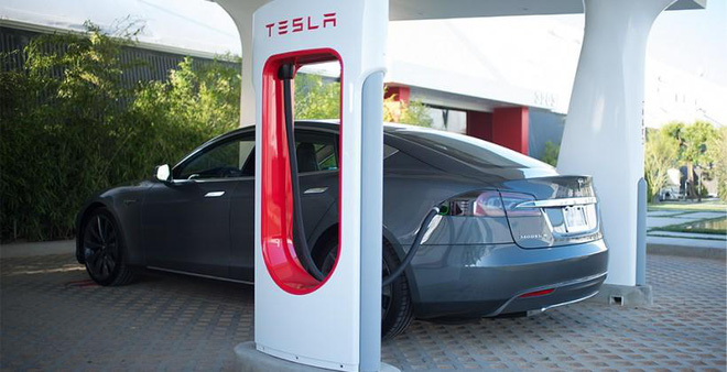 Không có bữa trưa miễn phí, xe điện VinFast sẽ phải trả thêm phí nếu dùng trạm sạc của Tesla - Ảnh 2.