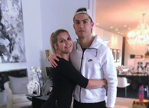 Chị gái Ronaldo phải nhập viện vì biến chứng Covid-19 - Ảnh 3.