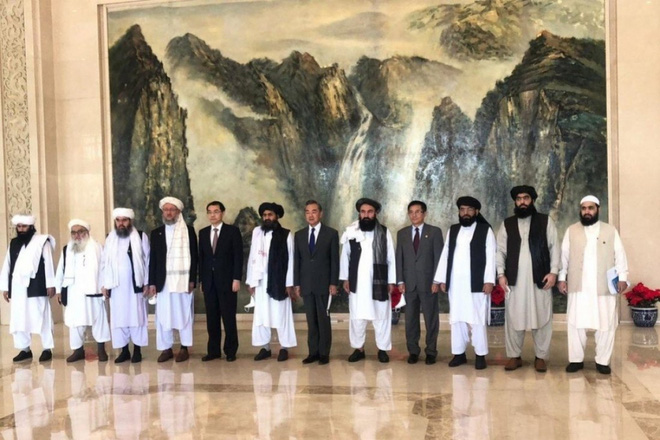 Trung Quốc “trao quà” cho Taliban, Mỹ cảnh báo Afghanistan sẽ bị quốc tế bài xích - Ảnh 1.