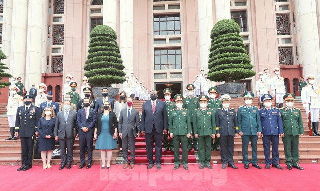 Bộ trưởng Quốc phòng Việt - Mỹ bàn về thực thi pháp luật trên biển - Ảnh 5.