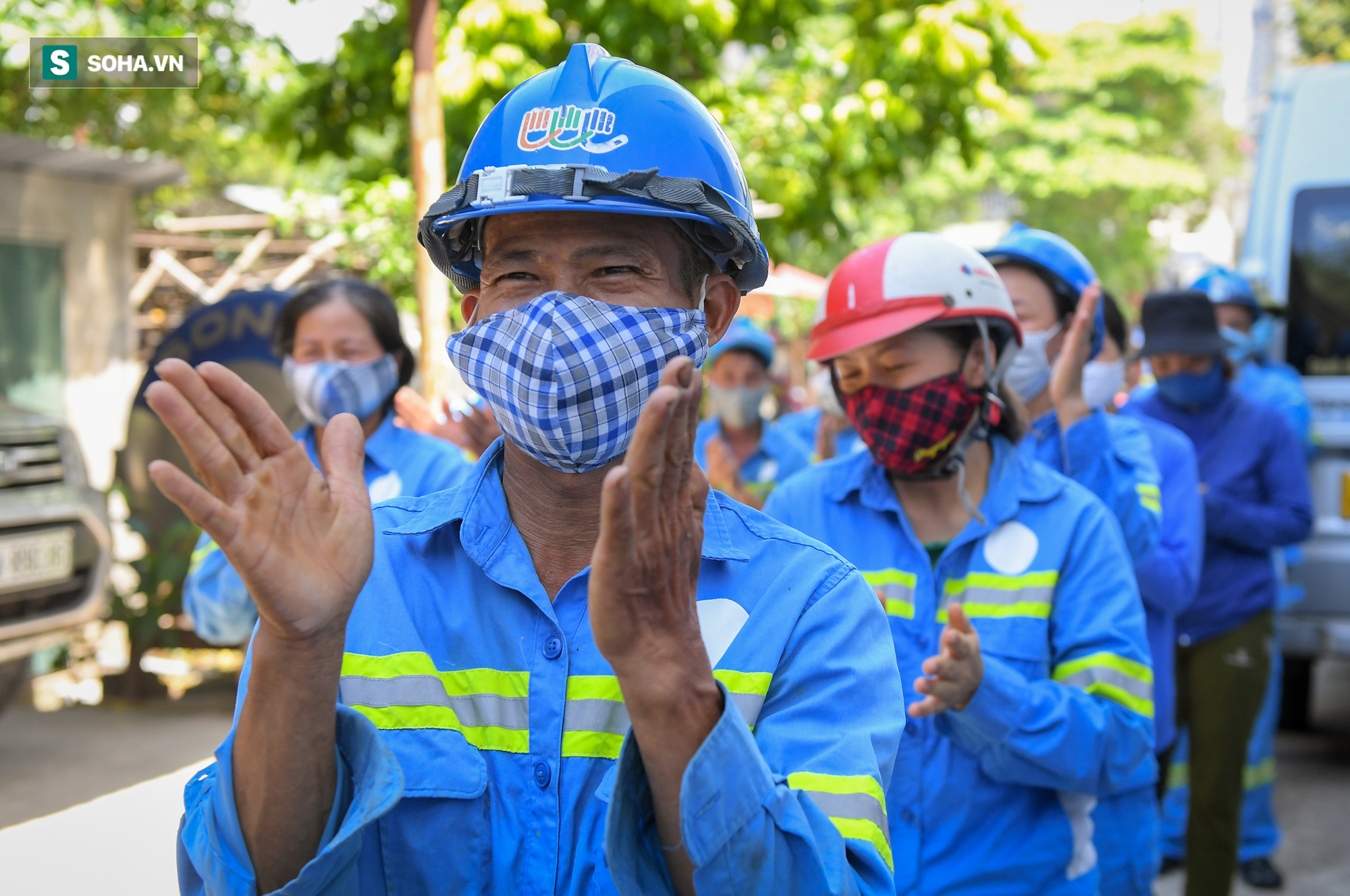 Cử nhân Triết học đi quét rác bị nợ lương: Hạnh phúc vì có nhiều người giúp đỡ, BTV Ngọc Trinh sẽ trả tiền học cho con - Ảnh 7.